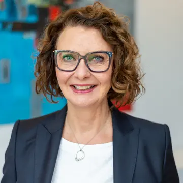 Dr. Claudia Fremder