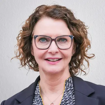 Dr. Claudia Fremder